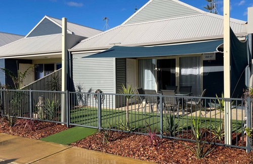 Jurien Bay House | Welcome to Sandpiper Escape (Unit 47 Seafront Estate), located within a stunning complex right in th