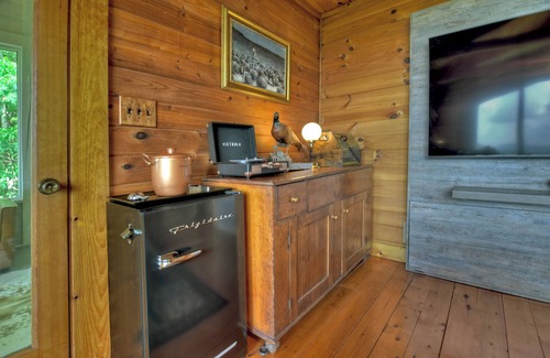 Walnut Mountain Cabin | Welcome to Starlight Mountain: Pet-friendly haven boasting stunning mountain views, hot tub, fire-table, pool table, and reliable WiFi