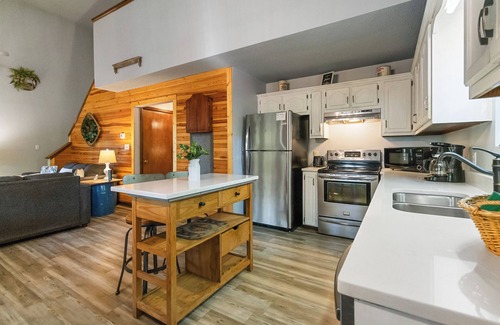 Sloans Valley House | Welcome to “Stealing Time” – Your Cozy Getaway