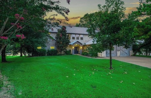 Enchanted Oaks House | Welcome to Sunset Point! Lakefront home for the family vacation of a lifetime!