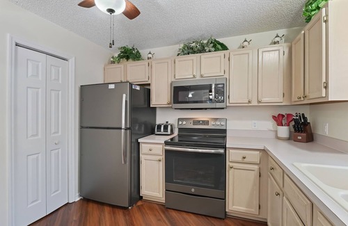 The Villages House | Welcome to Tee Off Villa - Beautiful 2 Bd/2 Ba on Golf Course w/Cart & Hot Tub