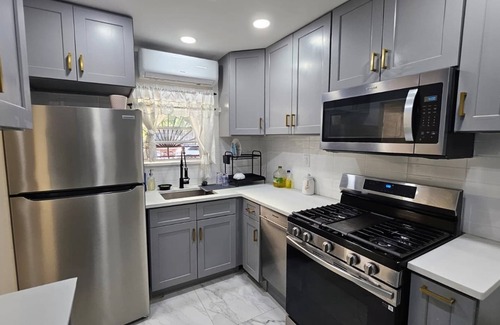 Brownsville House | Welcome to The Brownstone! Renovated home located in the heart of Brooklyn!