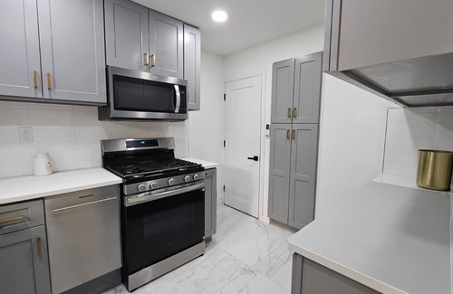 Brownsville House | Welcome to The Brownstone! Renovated home located in the heart of Brooklyn!