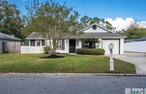 Savannah House | Welcome to the Butterfly Bungalow located in charming Isle of Hope, Savannah, GA