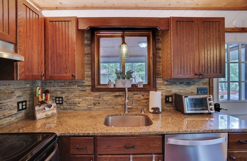 Hamlin House | Welcome to The Chalet Getaway in the Hideout!