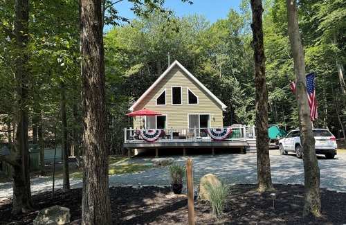 Wallenpaupauk Lake Estates Ski Chalet | Welcome to the charming Boathouse Chalet located near Lake Wallenpaupack in WLE