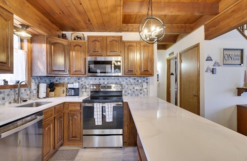 Wallenpaupauk Lake Estates Ski Chalet | Welcome to the Cougar Den Near Beaver Lake Dog Friendly!