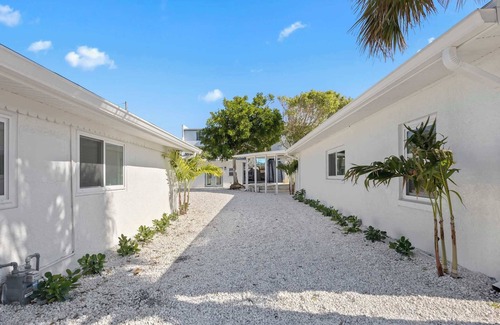 Cocoa Beach Apartment | Welcome to The Drift – Your Laid-Back Beach Escape in Cocoa Beach!