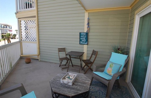 Galveston Apartment | Welcome to the "Emerald Pearl", charming condo located steps away from the beach