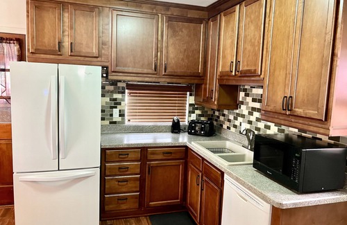 Niagara Falls House | Welcome to the Fort. Walking Distance to Niagara Falls.