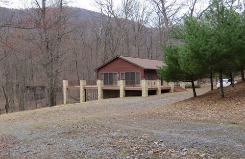 Great Cacapon House | Welcome to the Grandview. A mountain retreat with a grand view!