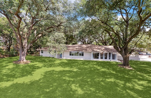 Mid City North House | Welcome to The Henderson House! Great for large groups and commercial housing!