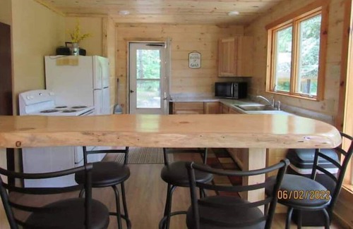 Harrison Cabin | Welcome to the Howell-a-Day Inn.