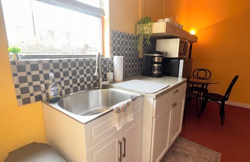 Gulf Breeze House | Welcome to the Jungle - suite 5 mins from the beach!