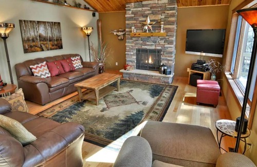 Minong Cabin | Welcome To The Lazy Dog Lodge Retreat On the 1600 - Acre Minong Flowage!