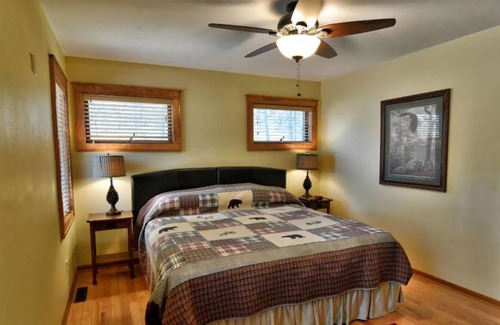 Minong Cabin | Welcome To The Lazy Dog Lodge Retreat On the 1600 - Acre Minong Flowage!