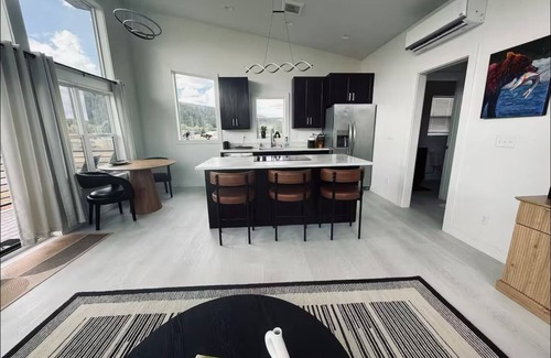 Palisades House | Welcome to the MbarM Ranch! Enjoy our Mountain View’s in this quaint valley