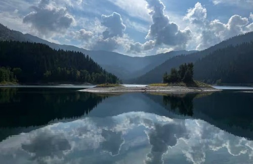 Palisades House | Welcome to the MbarM Ranch! Enjoy our Mountain View’s in this quaint valley