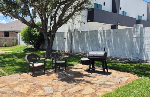 Edinburg House | Welcome to The Oak House!