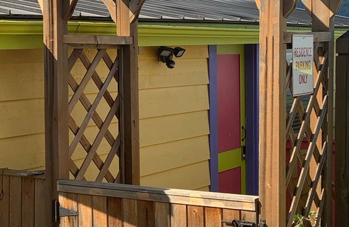 Cowichan Bay Apartment | Welcome To the Ocean Front Cowibbean Guesthouse