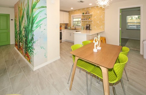 The Lakes House | Welcome to the Pineapple Bungalow in Port Richey!