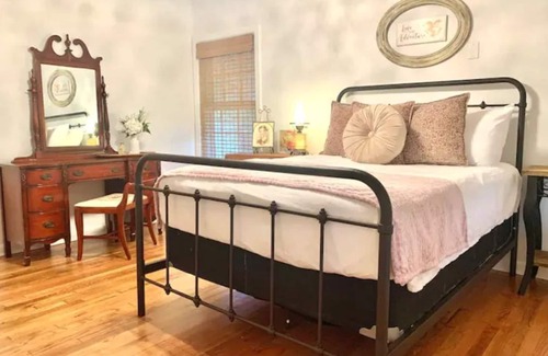 Laurel House | Welcome to the revived "Ole Hosey Homeplace"