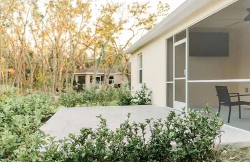 Port Charlotte House | Welcome to the Sunshine! Bring the family! Minutes from the BEACH and shopping!