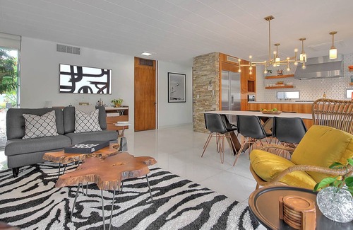 Palm Springs House | Welcome to The Sunset Palms: A Mid-Century Modern Oasis!