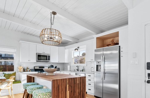 Aptos House | Welcome to the Tiki Tides in Aptos. Firepit. Hot Tub. Walking distance to Seacliff Beach.
