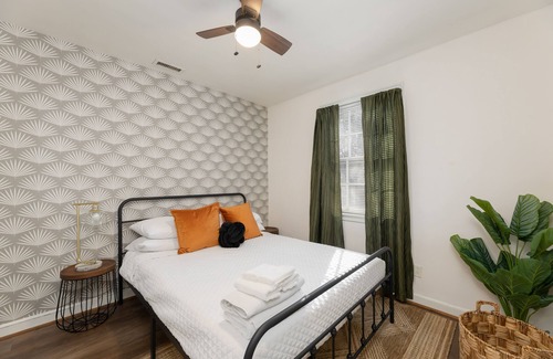 Rosewood House | Welcome to the Urban Bungalow, a historic duplex in the Heart of Rosewood.