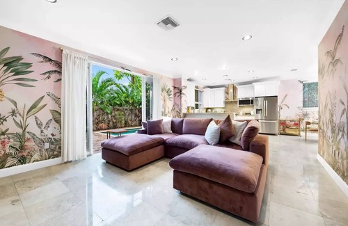 Lake Ridge House | Welcome to The Betty!nn