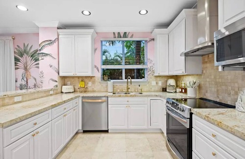 Lake Ridge House | Welcome to The Betty!nn