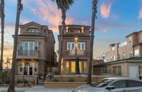 Huntington Beach House | Welcome to the Extraordinary 6th on the Beach Beach-House in Huntington Beach