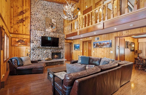 Incline Village House | Welcome to the Ponderosa Pine property