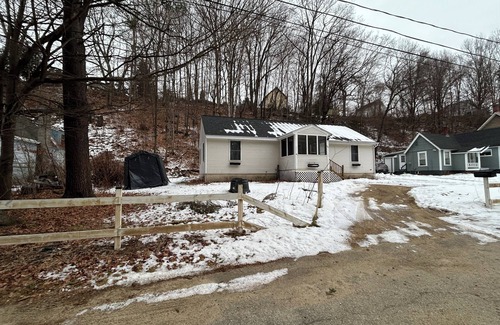 Franklin House | Welcome to the Webster Place! A Charming 3-bedroom house in fabulous Franklin.