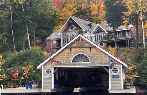 Dorset Cottage | Welcome to this 4,200 sq. ft, 7 bedroom Cottage on Lake of Bays! Sleeps 16