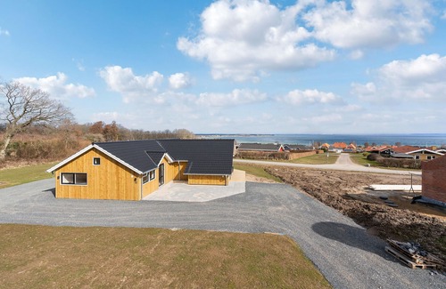 Grønninghoved Strand House | Welcome to this fantastic vacation home with sea view and lots of comfort.