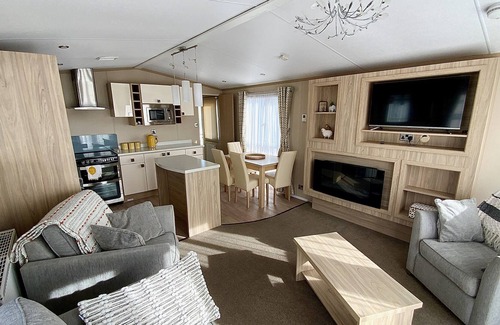 South Cerney Ski Chalet | Welcome to 'ThisOne' our Hoburne Cotswolds little escape
