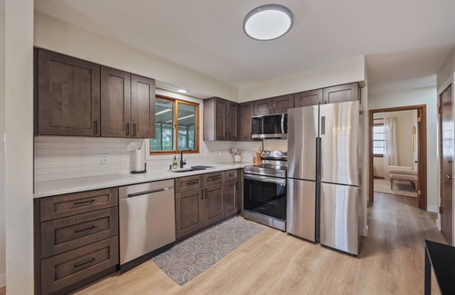 Des Moines House | Welcome to Tiny's House. Your 3 Beds, 1 Bathroom Cozy Retreat in Des Moines
