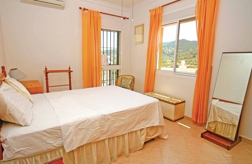 Monda House | Welcome to "Villa de Vistas". Escape the daily grind with a relaxed, authentic Spanish experience wi