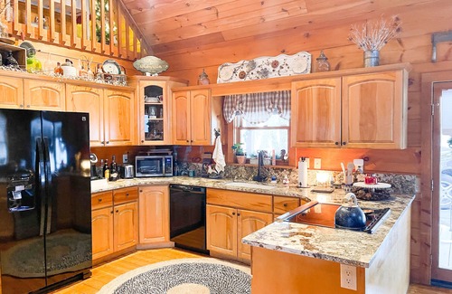 Boone Cabin | Welcome to Whiskey Woods! A cozy cabin to relax and enjoy with your loved ones!