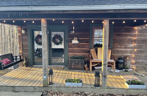 Boone Cabin | Welcome to Whiskey Woods! A cozy cabin to relax and enjoy with your loved ones!