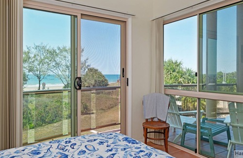 Farnborough House | Welcome to Yeppoon Hinz On The Beach