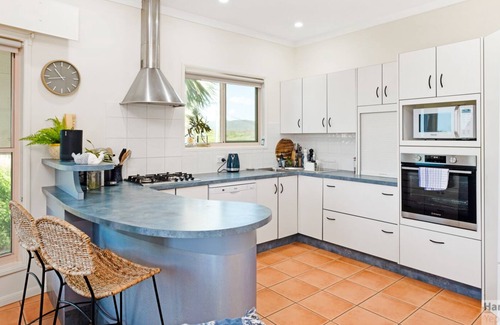 Farnborough House | Welcome to Yeppoon Hinz On The Beach