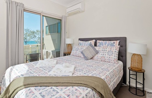 Farnborough House | Welcome to Yeppoon Hinz On The Beach