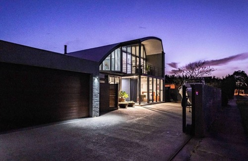 Patterson Lakes House | Welcome to your luxury waterfront retreat in Patterson Lakes