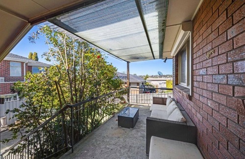 Doncaster East House | Welcome to your stylish retreat in the heart of Doncaster East!