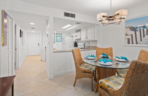 Park Shore Condo | Welcome to Your Dream Getaway!