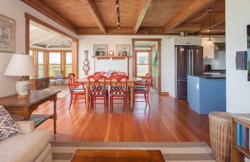 Surfside Cottage | Welcome to your dream beach getaway on the beautiful island of Nantucket!