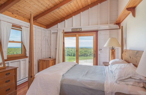 Surfside Cottage | Welcome to your dream beach getaway on the beautiful island of Nantucket!